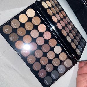 Eyeshadow palette